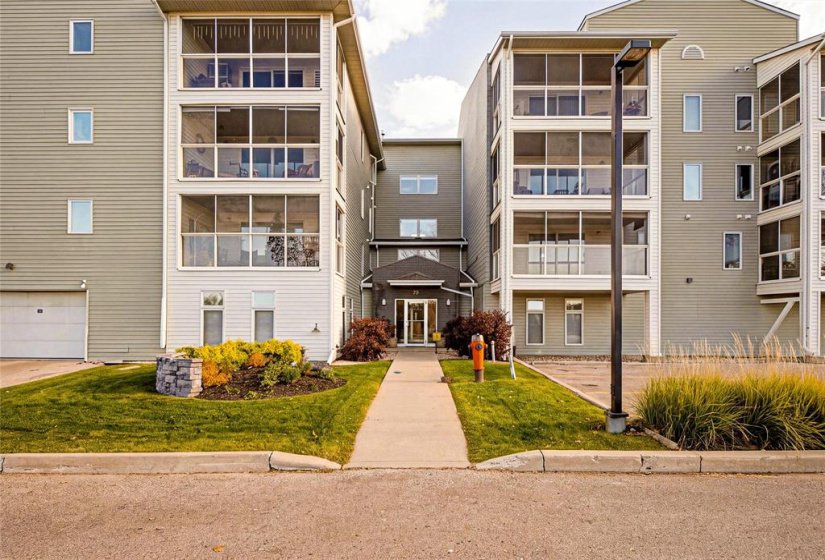70 Dunkirk, 2 Bedroom Bedrooms, 8 Room Rooms,2 BathroomBathrooms,Condominium,For Sale,Dunkirk,0