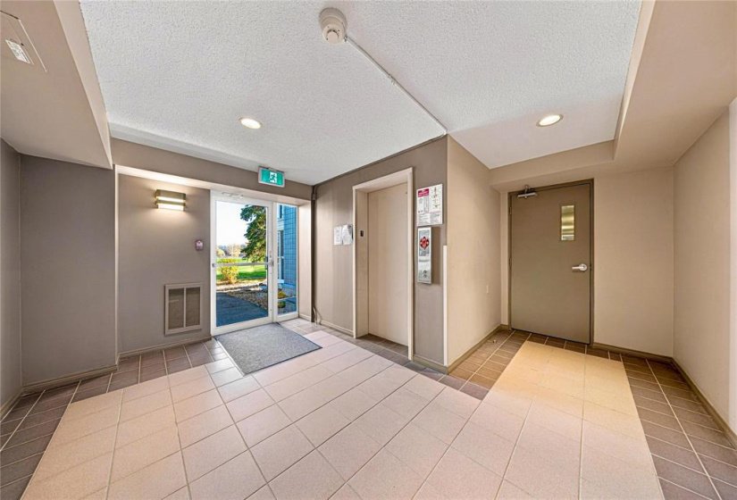 70 Dunkirk, 2 Bedroom Bedrooms, 8 Room Rooms,2 BathroomBathrooms,Condominium,For Sale,Dunkirk,0