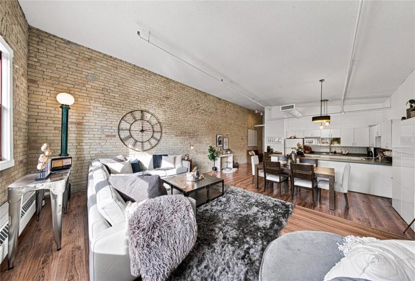167 Bannatyne, 1 Bedroom Bedrooms, 7 Room Rooms,2 BathroomBathrooms,Condominium,For Sale,Bannatyne,0
