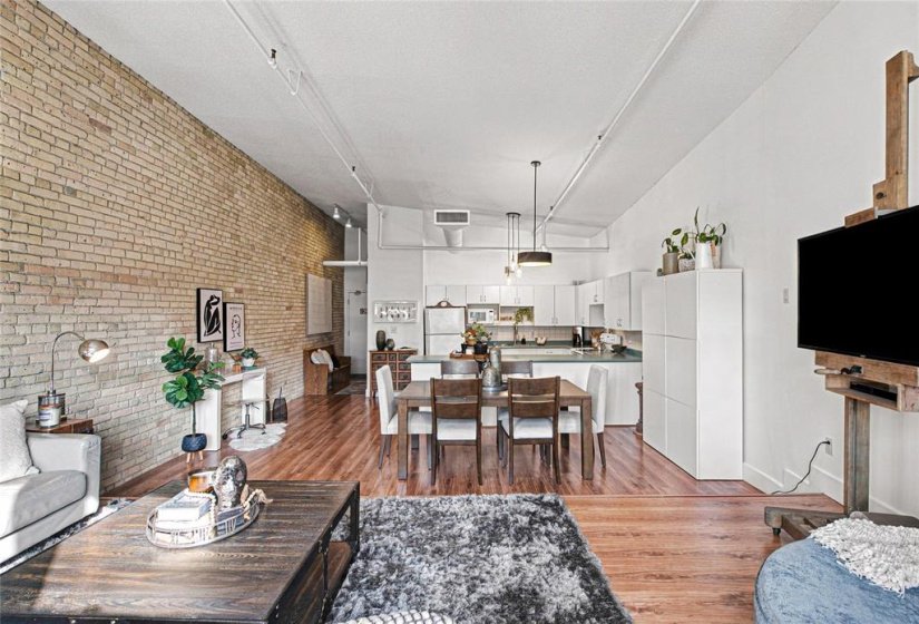 167 Bannatyne, 1 Bedroom Bedrooms, 7 Room Rooms,2 BathroomBathrooms,Condominium,For Sale,Bannatyne,0