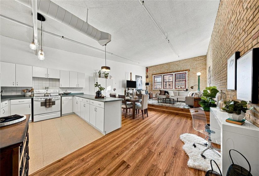 167 Bannatyne, 1 Bedroom Bedrooms, 7 Room Rooms,2 BathroomBathrooms,Condominium,For Sale,Bannatyne,0