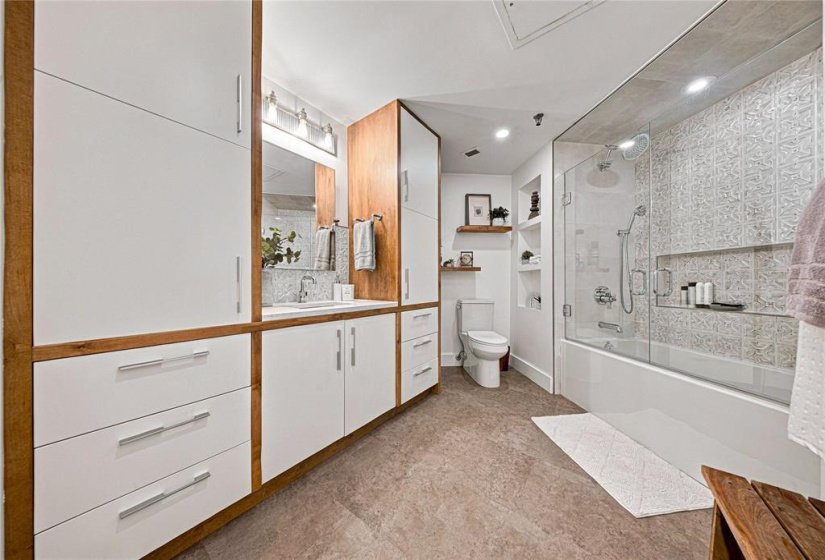 167 Bannatyne, 1 Bedroom Bedrooms, 7 Room Rooms,2 BathroomBathrooms,Condominium,For Sale,Bannatyne,0
