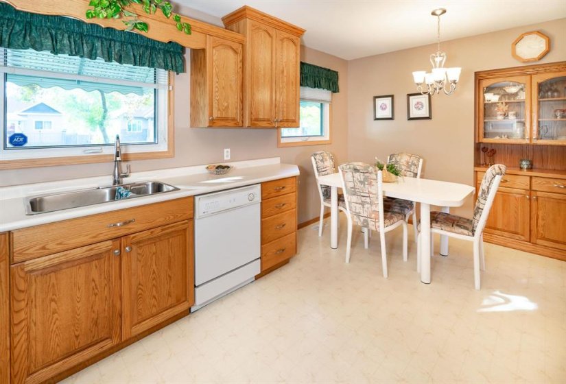827 Peake, 3 Bedroom Bedrooms, 9 Room Rooms,2 BathroomBathrooms,Residential,For Sale,Peake,0