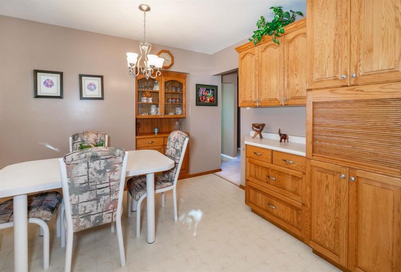 827 Peake, 3 Bedroom Bedrooms, 9 Room Rooms,2 BathroomBathrooms,Residential,For Sale,Peake,0