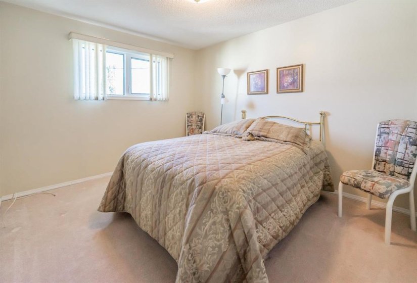 827 Peake, 3 Bedroom Bedrooms, 9 Room Rooms,2 BathroomBathrooms,Residential,For Sale,Peake,0