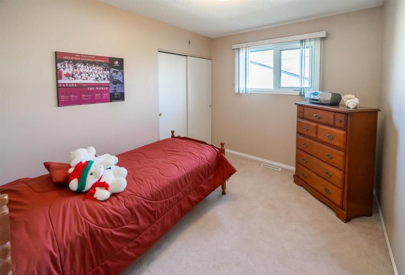 827 Peake, 3 Bedroom Bedrooms, 9 Room Rooms,2 BathroomBathrooms,Residential,For Sale,Peake,0