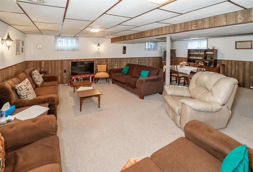 827 Peake, 3 Bedroom Bedrooms, 9 Room Rooms,2 BathroomBathrooms,Residential,For Sale,Peake,0