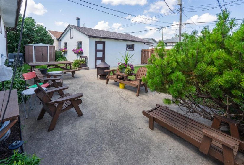 827 Peake, 3 Bedroom Bedrooms, 9 Room Rooms,2 BathroomBathrooms,Residential,For Sale,Peake,0