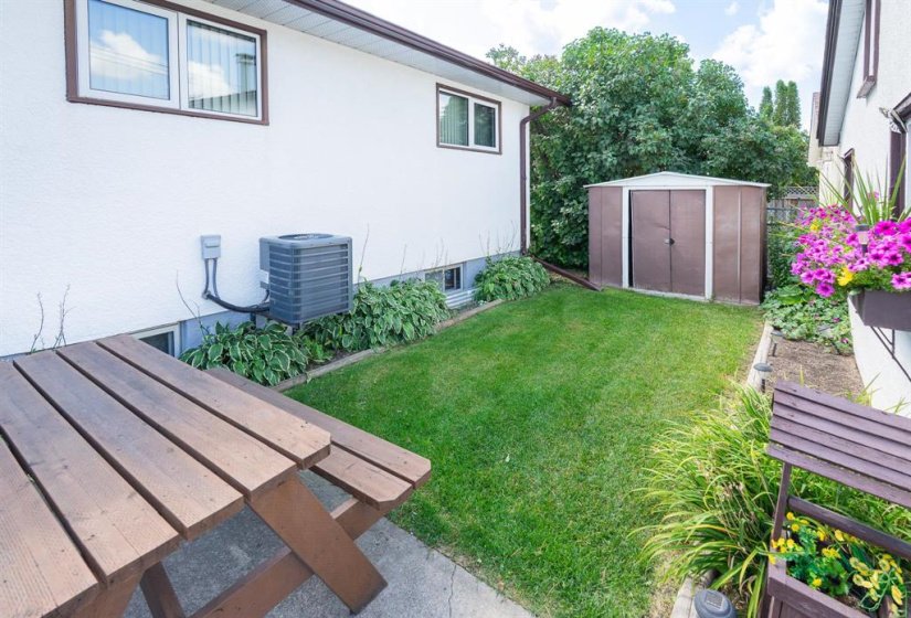 827 Peake, 3 Bedroom Bedrooms, 9 Room Rooms,2 BathroomBathrooms,Residential,For Sale,Peake,0