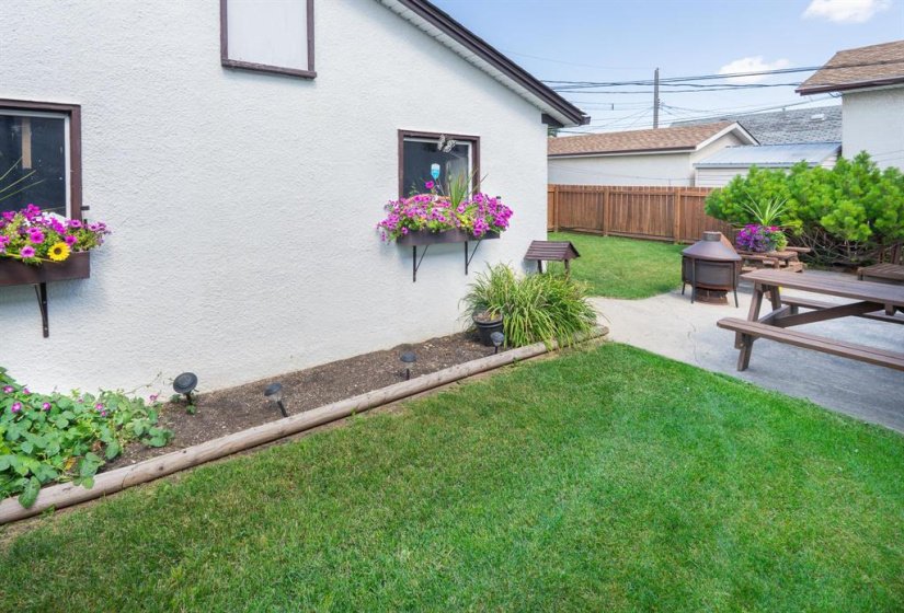 827 Peake, 3 Bedroom Bedrooms, 9 Room Rooms,2 BathroomBathrooms,Residential,For Sale,Peake,0