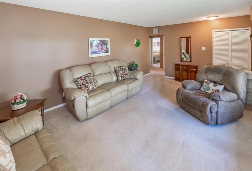 827 Peake, 3 Bedroom Bedrooms, 9 Room Rooms,2 BathroomBathrooms,Residential,For Sale,Peake,0