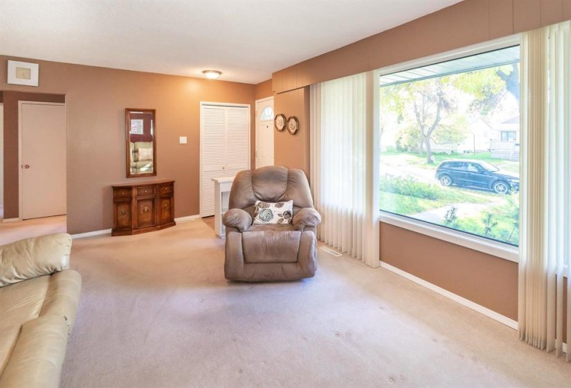 827 Peake, 3 Bedroom Bedrooms, 9 Room Rooms,2 BathroomBathrooms,Residential,For Sale,Peake,0