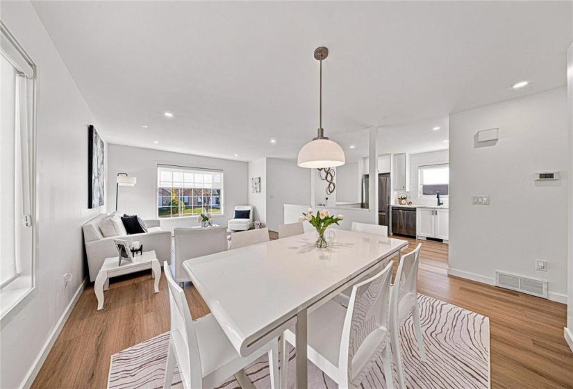 417 Burland, 4 Bedroom Bedrooms, 13 Room Rooms,2 BathroomBathrooms,Residential,For Sale,Burland,0