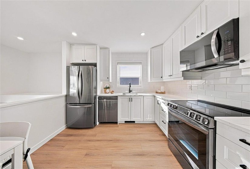 417 Burland, 4 Bedroom Bedrooms, 13 Room Rooms,2 BathroomBathrooms,Residential,For Sale,Burland,0