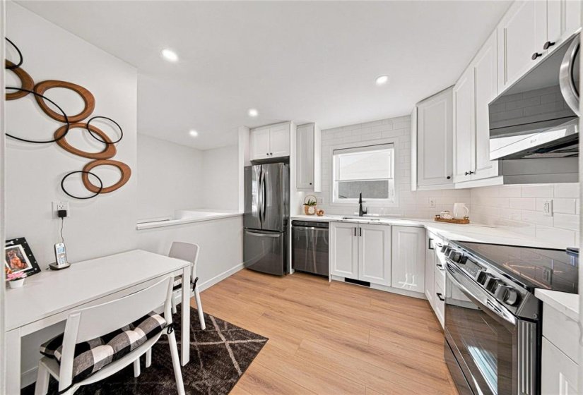417 Burland, 4 Bedroom Bedrooms, 13 Room Rooms,2 BathroomBathrooms,Residential,For Sale,Burland,0