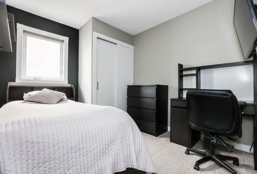 169 Southglen, 3 Bedroom Bedrooms, 13 Room Rooms,2 BathroomBathrooms,Residential,For Sale,Southglen,0