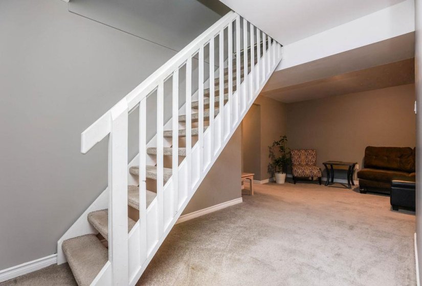 169 Southglen, 3 Bedroom Bedrooms, 13 Room Rooms,2 BathroomBathrooms,Residential,For Sale,Southglen,0