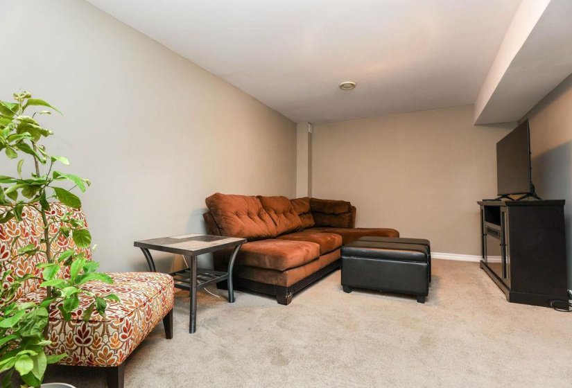 169 Southglen, 3 Bedroom Bedrooms, 13 Room Rooms,2 BathroomBathrooms,Residential,For Sale,Southglen,0