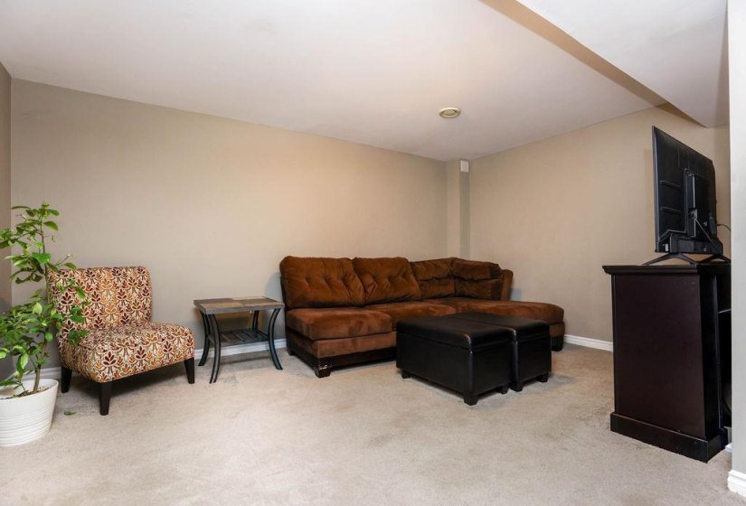 169 Southglen, 3 Bedroom Bedrooms, 13 Room Rooms,2 BathroomBathrooms,Residential,For Sale,Southglen,0