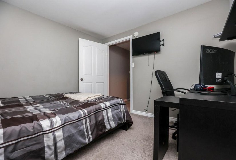 169 Southglen, 3 Bedroom Bedrooms, 13 Room Rooms,2 BathroomBathrooms,Residential,For Sale,Southglen,0