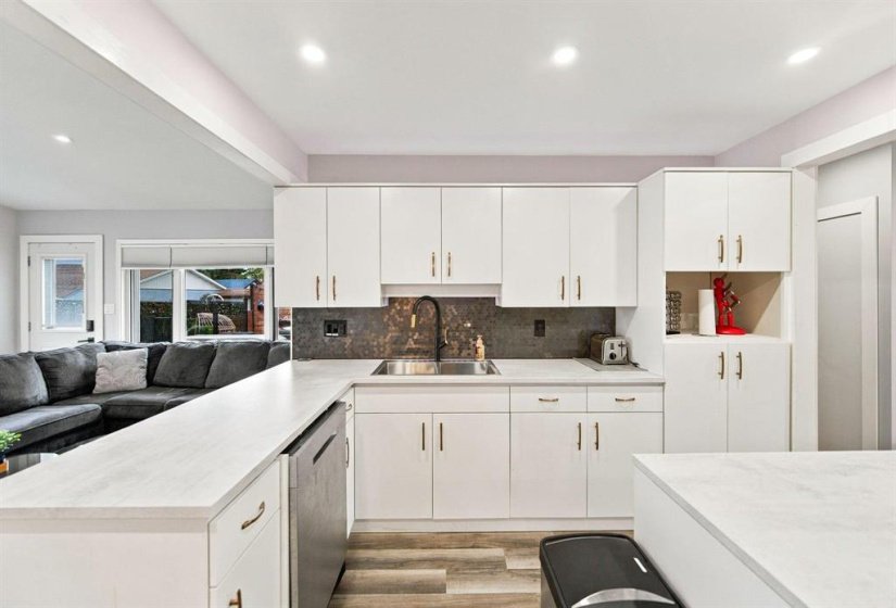 42 Monaco, 3 Bedroom Bedrooms, 10 Room Rooms,2 BathroomBathrooms,Residential,For Sale,Monaco,0