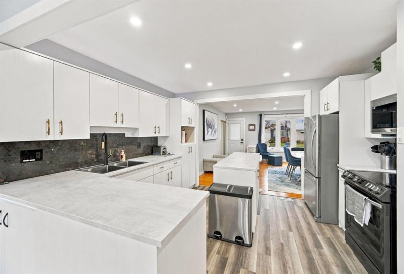 42 Monaco, 3 Bedroom Bedrooms, 10 Room Rooms,2 BathroomBathrooms,Residential,For Sale,Monaco,0