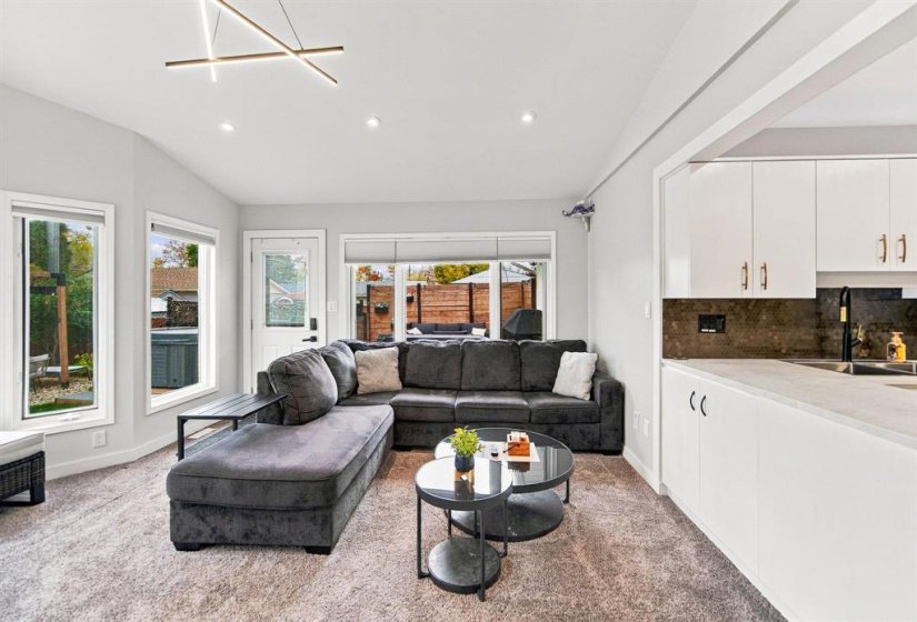 42 Monaco, 3 Bedroom Bedrooms, 10 Room Rooms,2 BathroomBathrooms,Residential,For Sale,Monaco,0