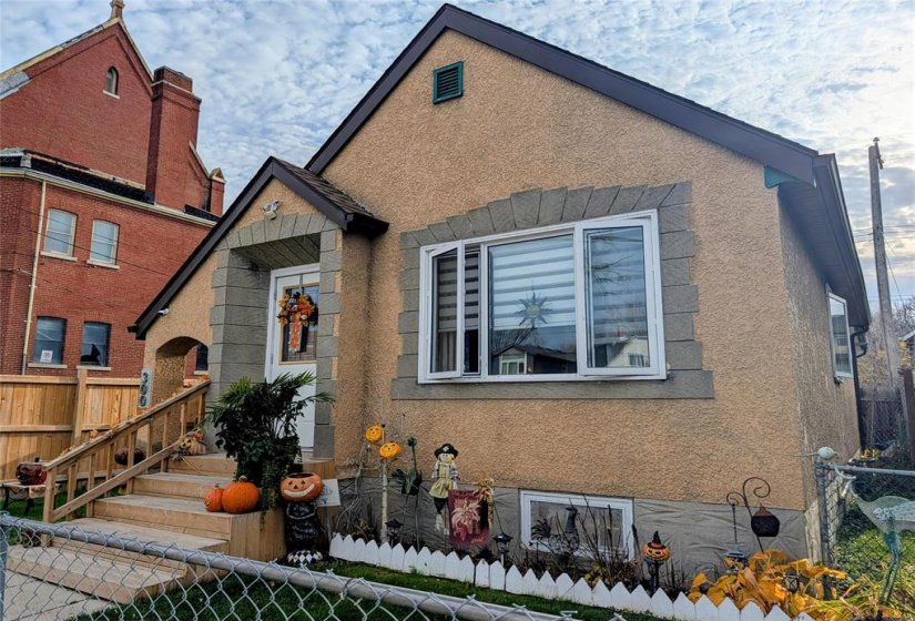 300 Burrows, 1 Bedroom Bedrooms, 8 Room Rooms,2 BathroomBathrooms,Residential,For Sale,Burrows,0