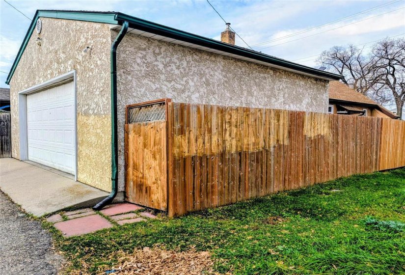 300 Burrows, 1 Bedroom Bedrooms, 8 Room Rooms,2 BathroomBathrooms,Residential,For Sale,Burrows,0