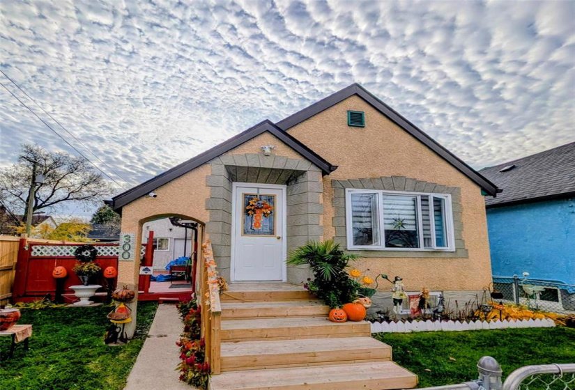 300 Burrows, 1 Bedroom Bedrooms, 8 Room Rooms,2 BathroomBathrooms,Residential,For Sale,Burrows,0