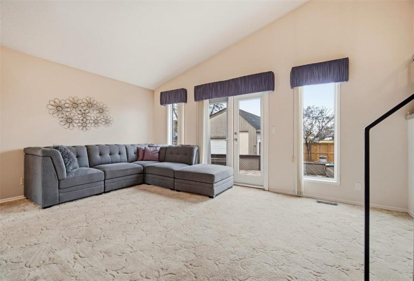 166 Rose Hill, 3 Bedroom Bedrooms, 8 Room Rooms,2 BathroomBathrooms,Residential,For Sale,Rose Hill,0