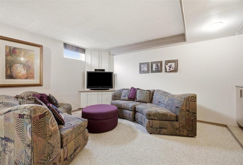 166 Rose Hill, 3 Bedroom Bedrooms, 8 Room Rooms,2 BathroomBathrooms,Residential,For Sale,Rose Hill,0