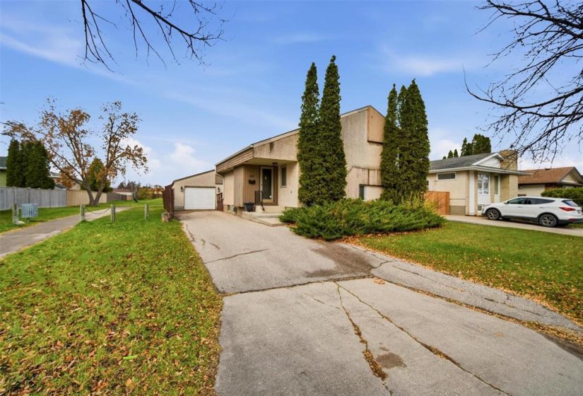 166 Rose Hill, 3 Bedroom Bedrooms, 8 Room Rooms,2 BathroomBathrooms,Residential,For Sale,Rose Hill,0
