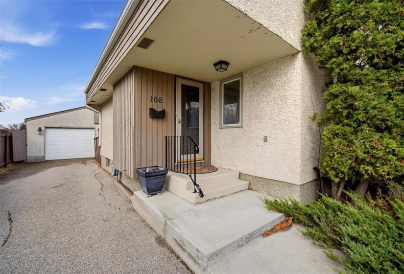 166 Rose Hill, 3 Bedroom Bedrooms, 8 Room Rooms,2 BathroomBathrooms,Residential,For Sale,Rose Hill,0