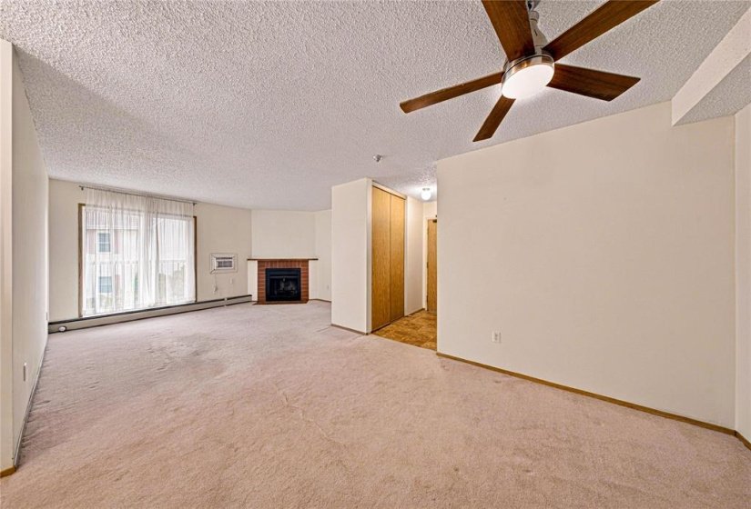 658 Kenaston, 2 Bedroom Bedrooms, 6 Room Rooms,1 BathroomBathrooms,Condominium,For Sale,Kenaston,0