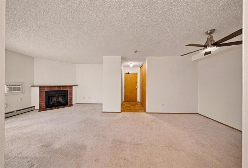 658 Kenaston, 2 Bedroom Bedrooms, 6 Room Rooms,1 BathroomBathrooms,Condominium,For Sale,Kenaston,0