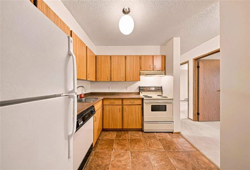 658 Kenaston, 2 Bedroom Bedrooms, 6 Room Rooms,1 BathroomBathrooms,Condominium,For Sale,Kenaston,0