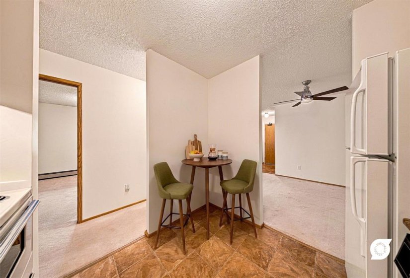 658 Kenaston, 2 Bedroom Bedrooms, 6 Room Rooms,1 BathroomBathrooms,Condominium,For Sale,Kenaston,0