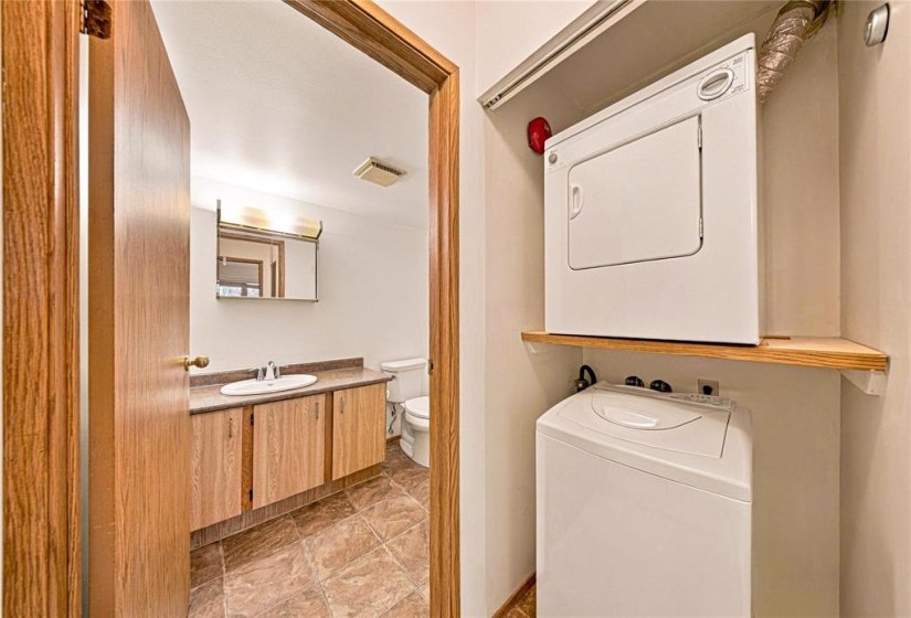 658 Kenaston, 2 Bedroom Bedrooms, 6 Room Rooms,1 BathroomBathrooms,Condominium,For Sale,Kenaston,0