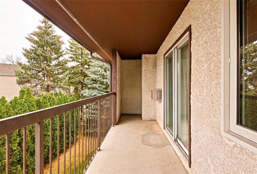 658 Kenaston, 2 Bedroom Bedrooms, 6 Room Rooms,1 BathroomBathrooms,Condominium,For Sale,Kenaston,0