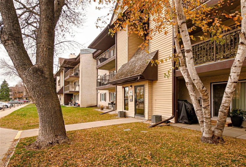 658 Kenaston, 2 Bedroom Bedrooms, 6 Room Rooms,1 BathroomBathrooms,Condominium,For Sale,Kenaston,0