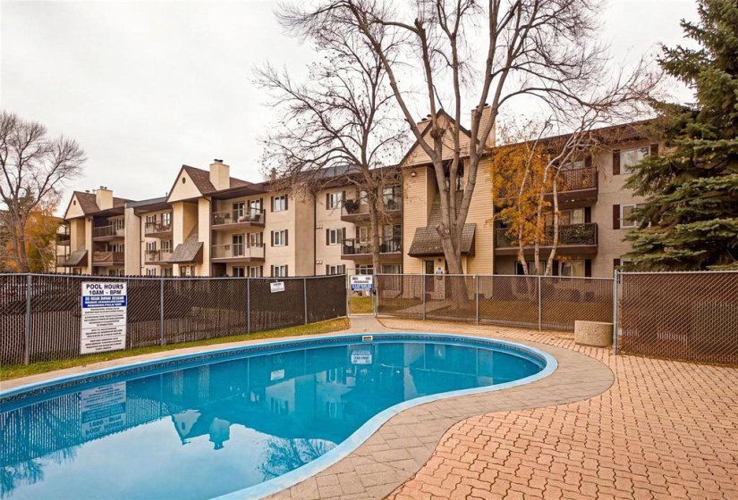 658 Kenaston, 2 Bedroom Bedrooms, 6 Room Rooms,1 BathroomBathrooms,Condominium,For Sale,Kenaston,0
