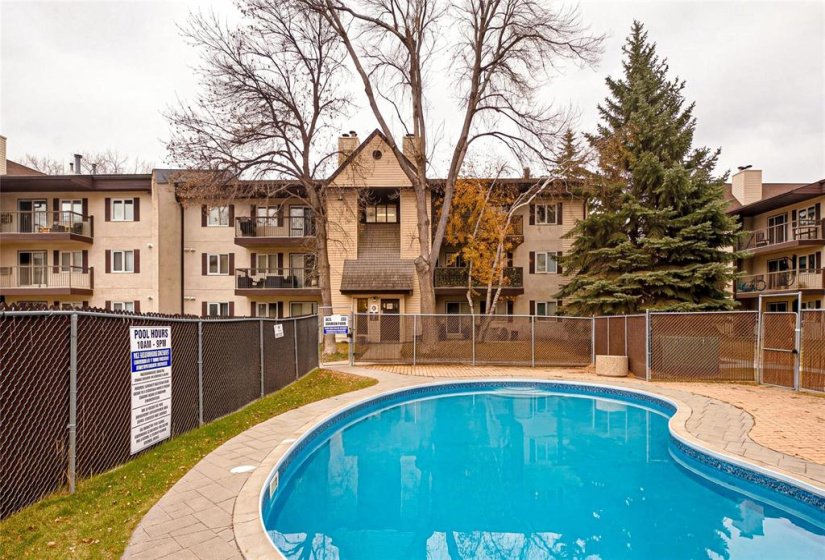 658 Kenaston, 2 Bedroom Bedrooms, 6 Room Rooms,1 BathroomBathrooms,Condominium,For Sale,Kenaston,0