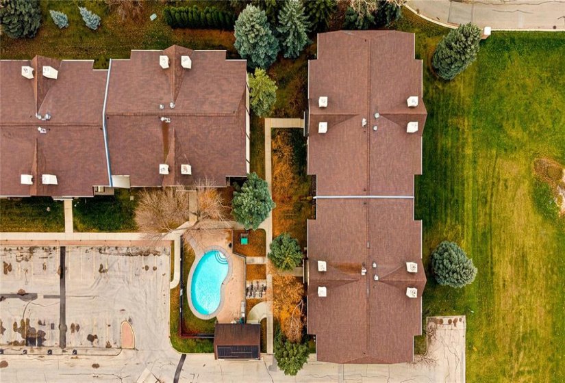 658 Kenaston, 2 Bedroom Bedrooms, 6 Room Rooms,1 BathroomBathrooms,Condominium,For Sale,Kenaston,0