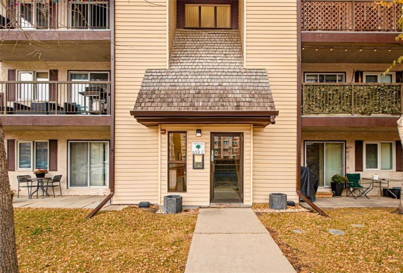 658 Kenaston, 2 Bedroom Bedrooms, 6 Room Rooms,1 BathroomBathrooms,Condominium,For Sale,Kenaston,0