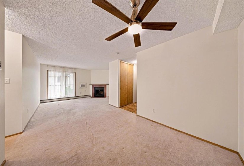 658 Kenaston, 2 Bedroom Bedrooms, 6 Room Rooms,1 BathroomBathrooms,Condominium,For Sale,Kenaston,0