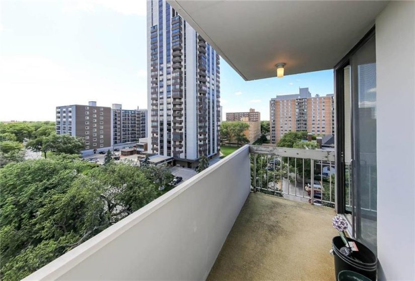 188 Roslyn, 2 Bedroom Bedrooms, 6 Room Rooms,1 BathroomBathrooms,Condominium,For Sale,Roslyn,0