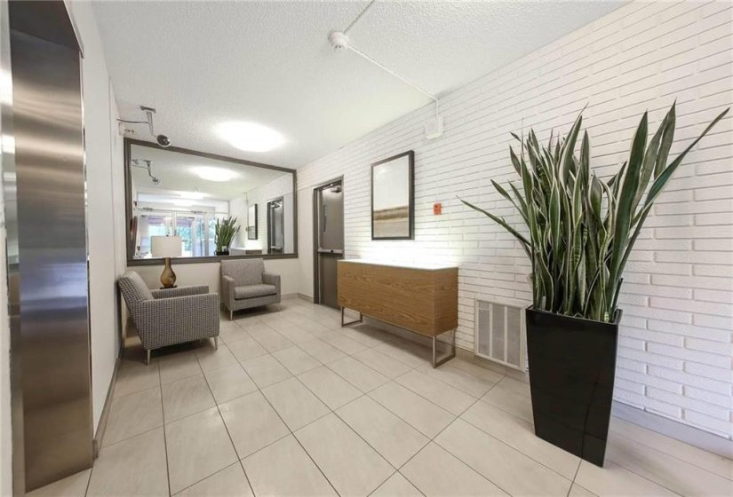 188 Roslyn, 2 Bedroom Bedrooms, 6 Room Rooms,1 BathroomBathrooms,Condominium,For Sale,Roslyn,0