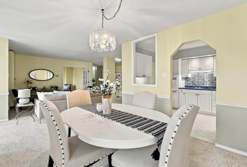 188 Roslyn, 2 Bedroom Bedrooms, 6 Room Rooms,1 BathroomBathrooms,Condominium,For Sale,Roslyn,0