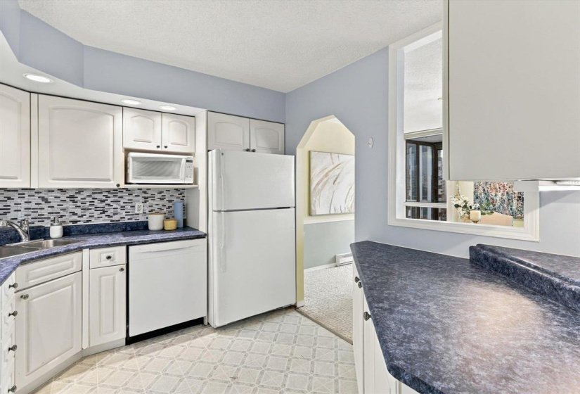 188 Roslyn, 2 Bedroom Bedrooms, 6 Room Rooms,1 BathroomBathrooms,Condominium,For Sale,Roslyn,0
